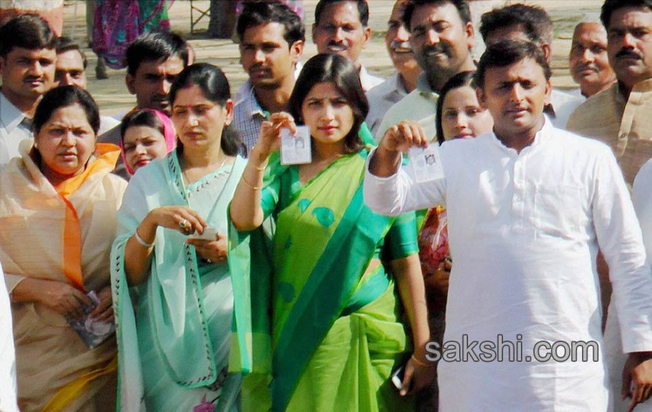 Celebrities turn up big time to vote - Sakshi16