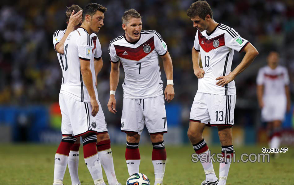 Klose record tying equalizer salvages Germany draw against Ghana - Sakshi6