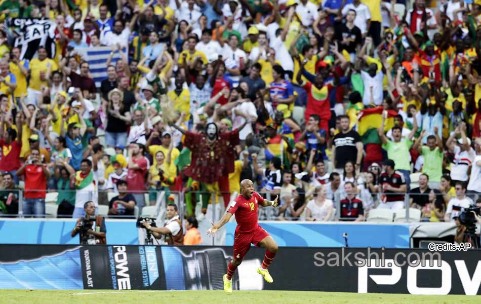 Klose record tying equalizer salvages Germany draw against Ghana - Sakshi7