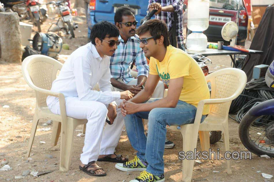ee varsham sakshiga movie stills11