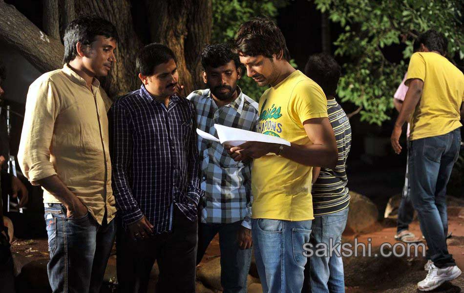 ee varsham sakshiga movie stills12