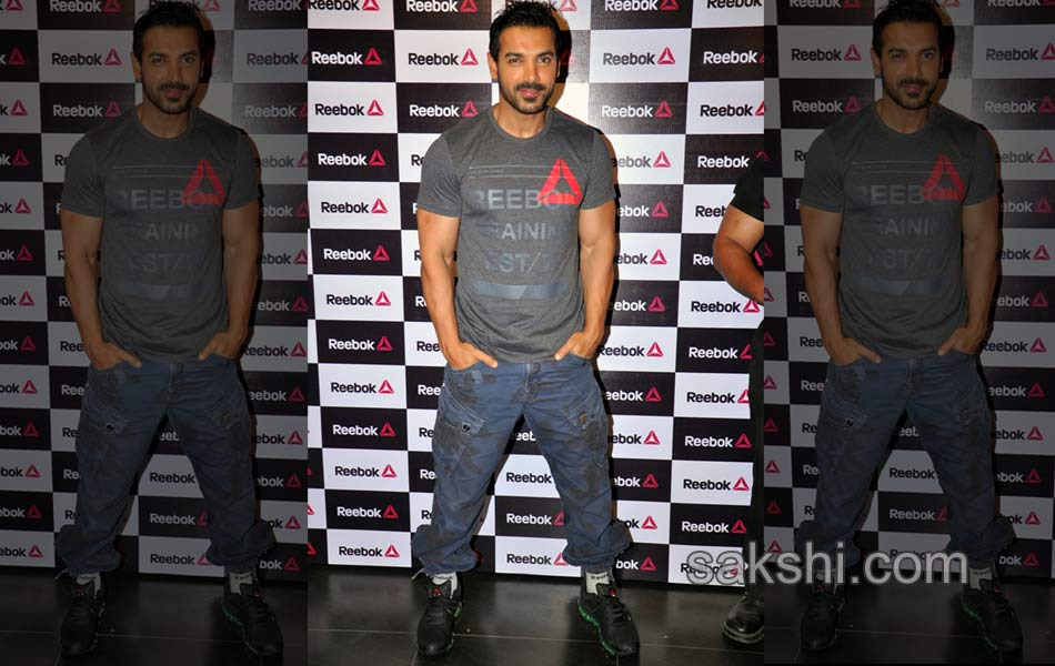 john abraham inaugurated reebok showroom7