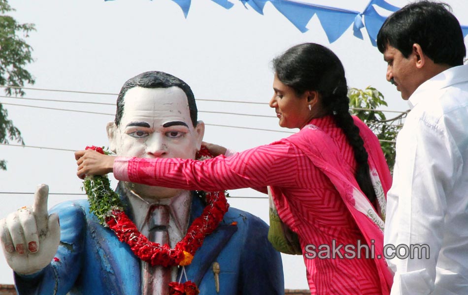 second day of ys sharmila paramarsha yatra1