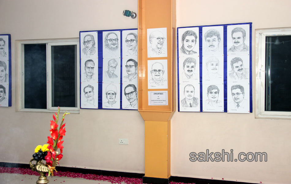 chiranjeevi arrived as cheif guest for bapu s pictures exibition5