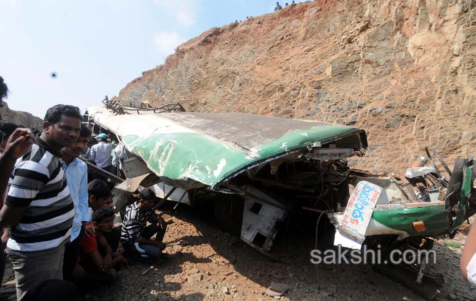Bus falls into ravine killing 16 and injuring several others9