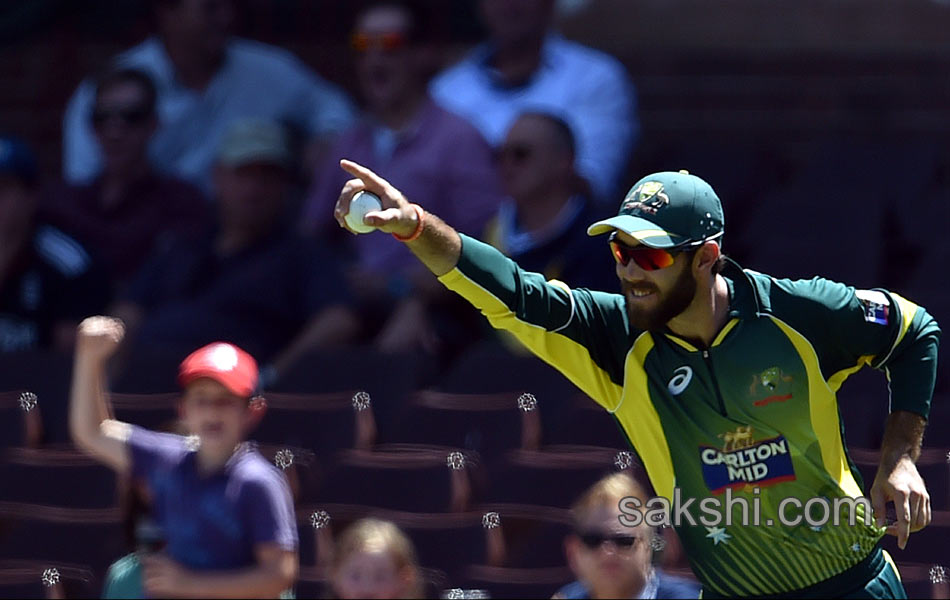 Australia v England Tri Series6