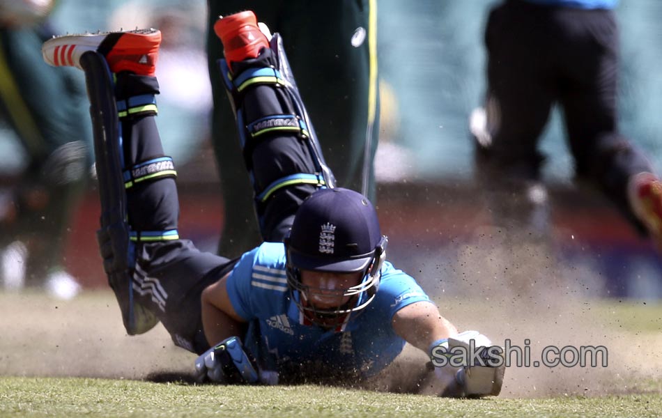Australia v England Tri Series9
