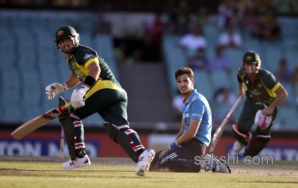 Australia v England Tri Series4