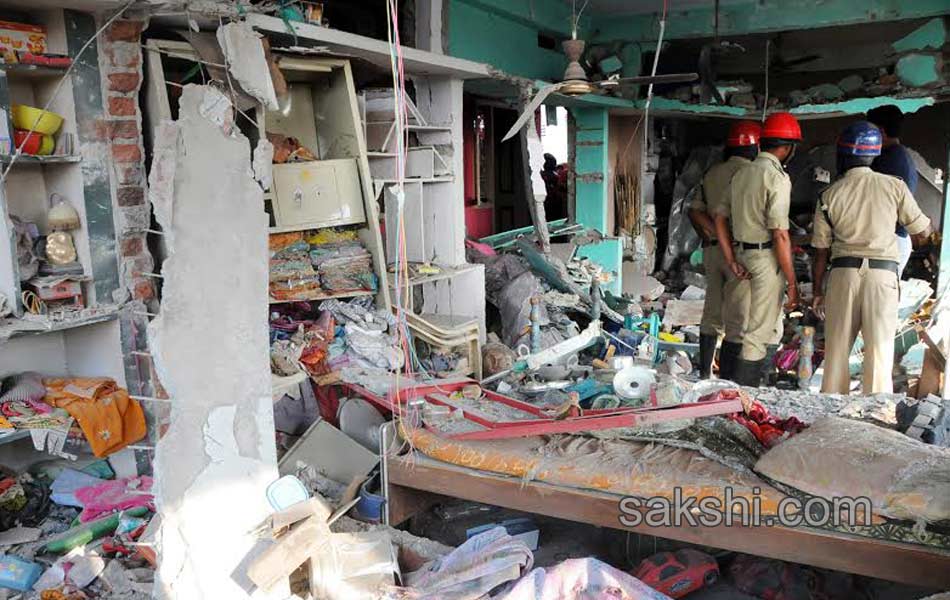 Gas cylinder blast in Vijayawada district6