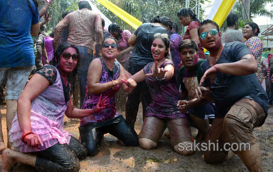 holi celebration in hyderabad11