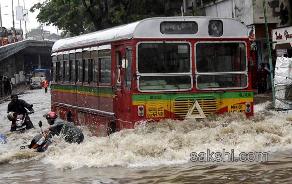 heavy rain in mumbai - Sakshi7
