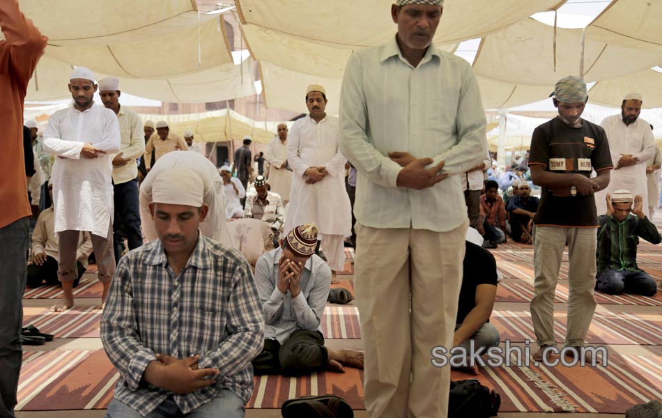 Ramadan prayers started13
