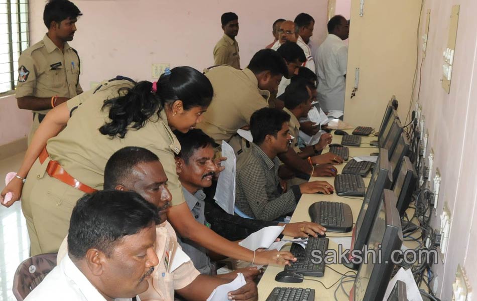 driving licence in police - Sakshi3