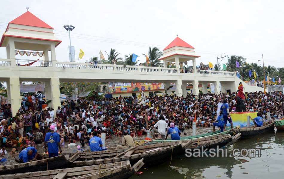 godavari pushkaralu 2015 in Narsapur - Sakshi15