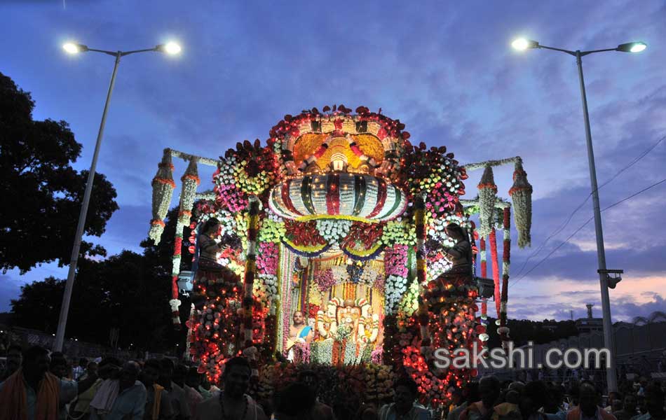 Pushkara Pallaki lo Purushothamadu6