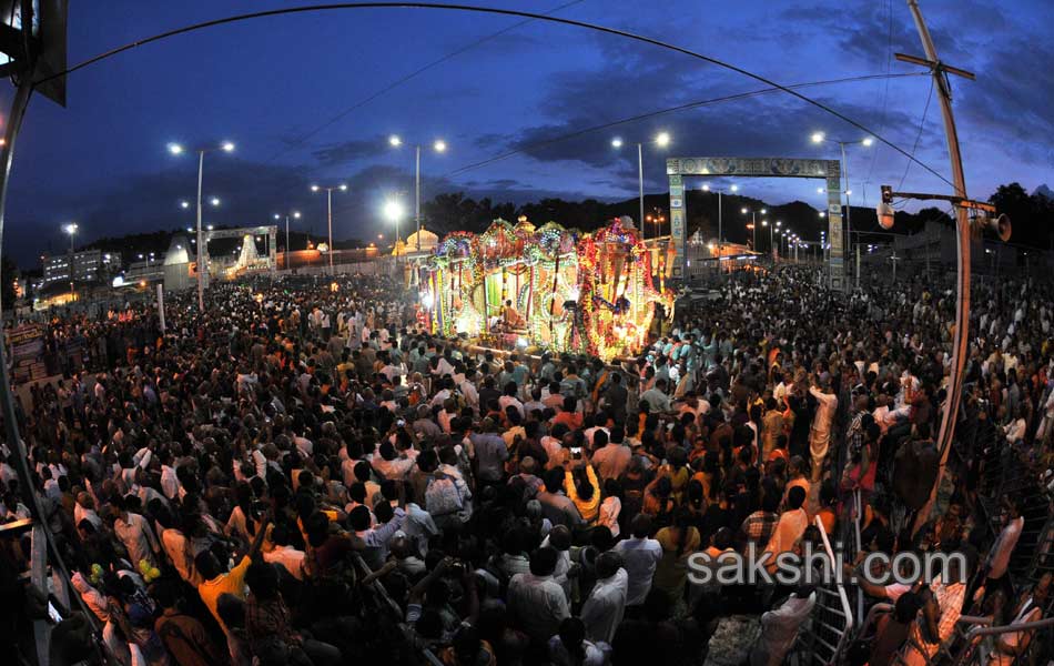 Pushkara Pallaki lo Purushothamadu11