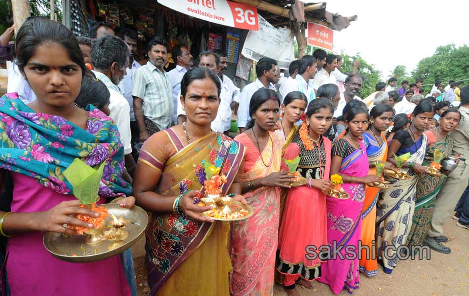 YS jagan raithu bharosa yatra - Sakshi5