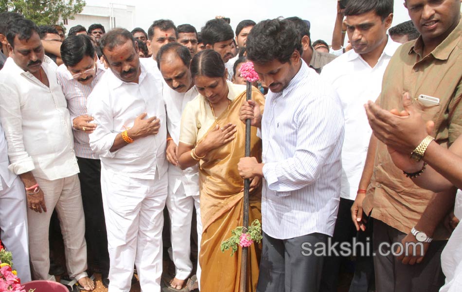 YS jagan raithu bharosa yatra - Sakshi12