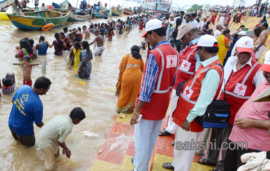 holy pushkaralu comes to twelfth day - Sakshi27