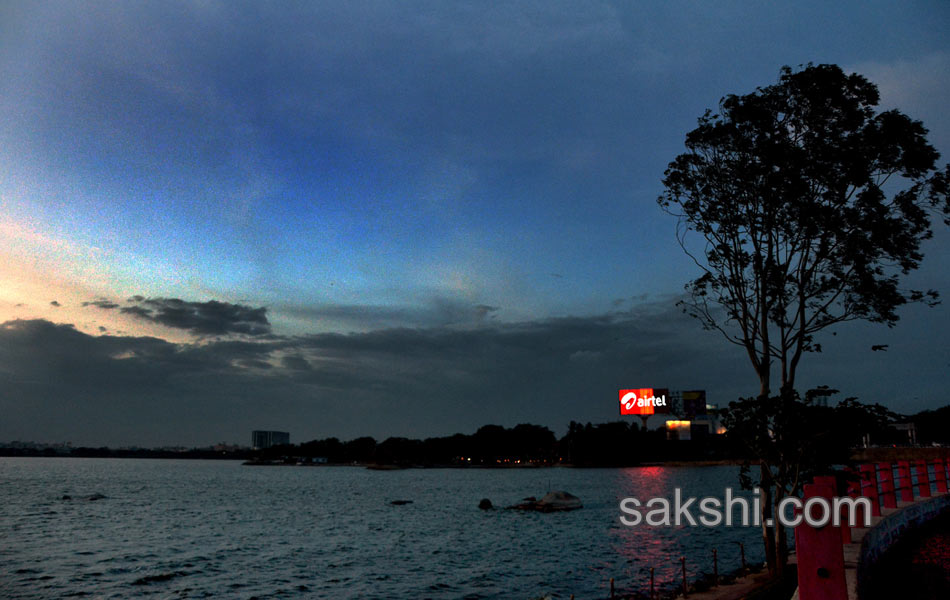 sunset beauty at tank bund4