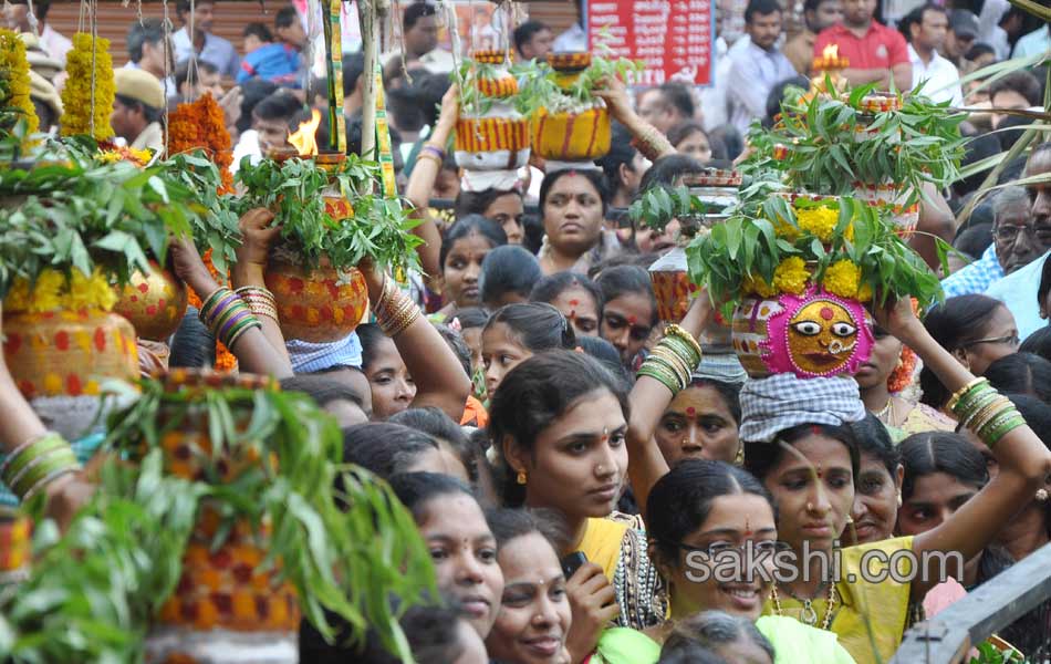 Ujjaini Mahankali Bonalu Jatara in Secunderabad28