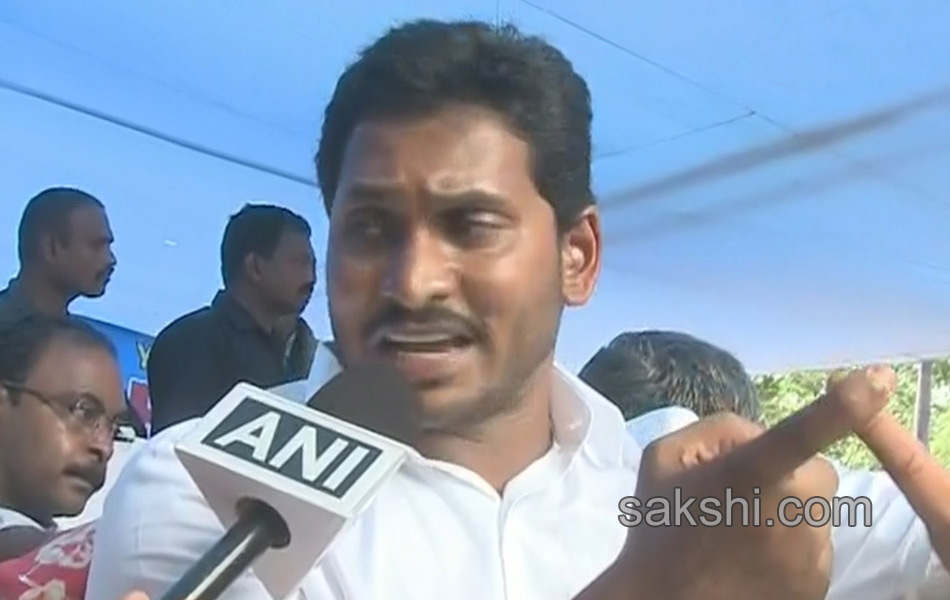 YS Jagan mohan Reddy Dharna started for ap special status - Sakshi7