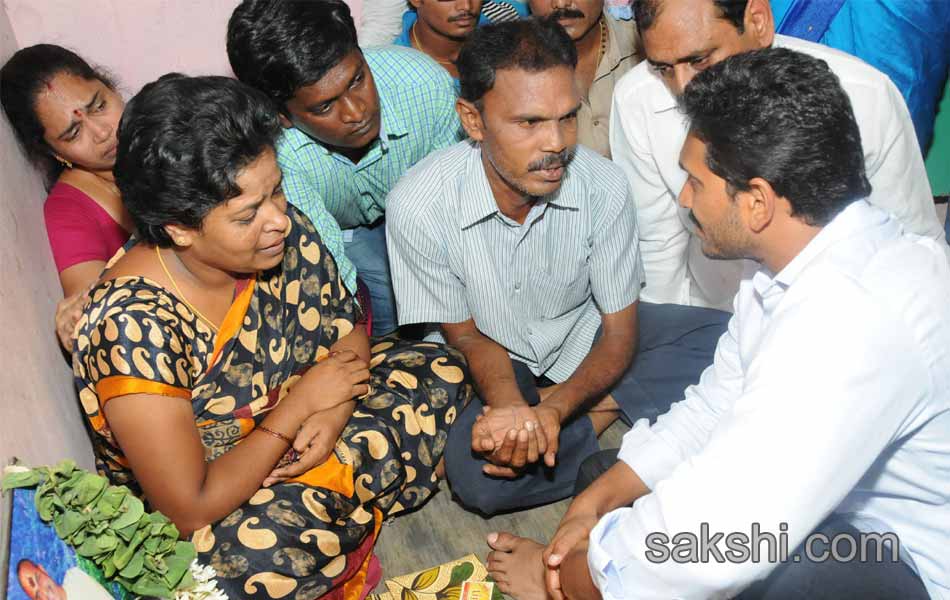 YS Jagan to meet bereaved family of Koti - Sakshi9