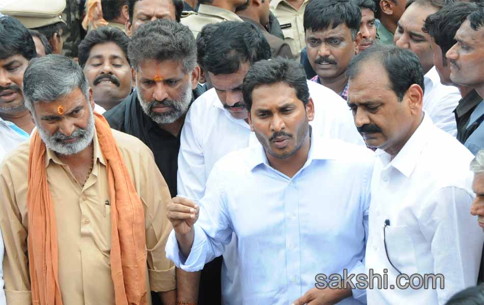 YS Jagan to meet bereaved family of Koti - Sakshi10