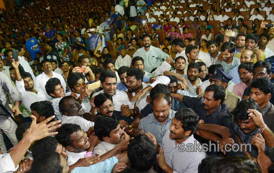 ys jagan mohan reddy speech in yuva bheri18