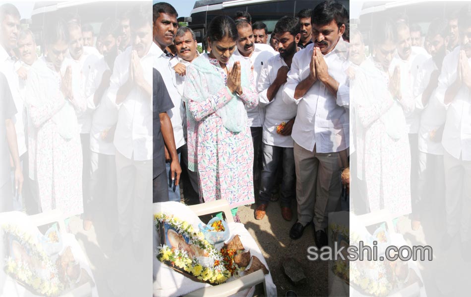 YS Sharmila Paramarsha Yatra in KareemNagar District Day 28