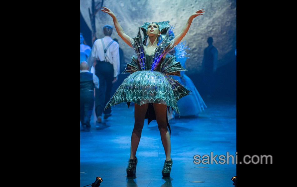 wearable art designs in newzealand fashion show10