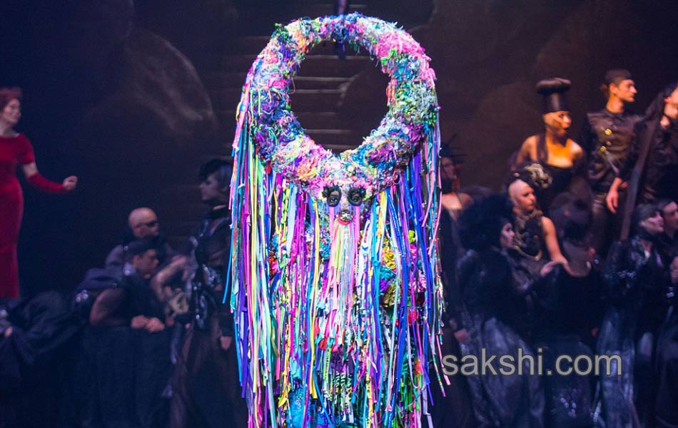 wearable art designs in newzealand fashion show11