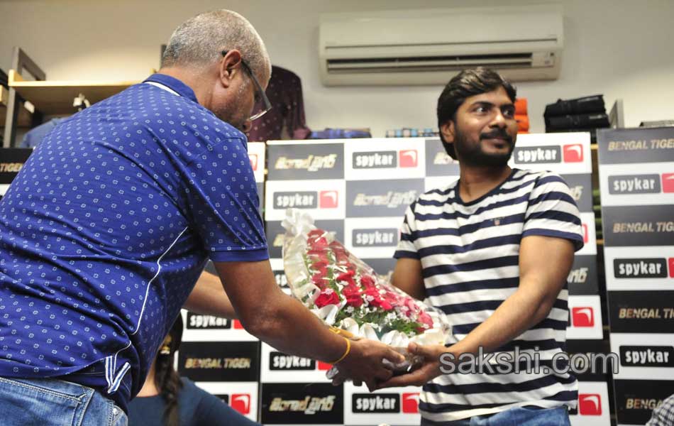 Bengal Tiger Movie Team Spykar Store12