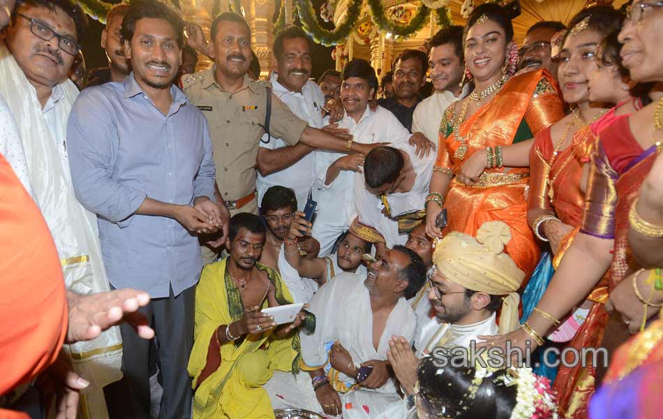 YS jagan mohan reddy attends ambati rambabu daughter marriage - Sakshi3