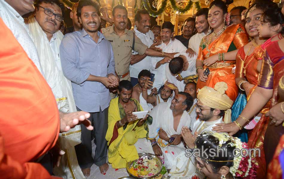 YS jagan mohan reddy attends ambati rambabu daughter marriage - Sakshi5
