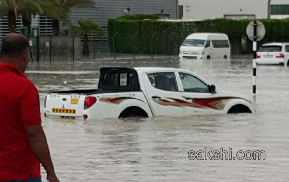 Heavy rain lashes the UAE7