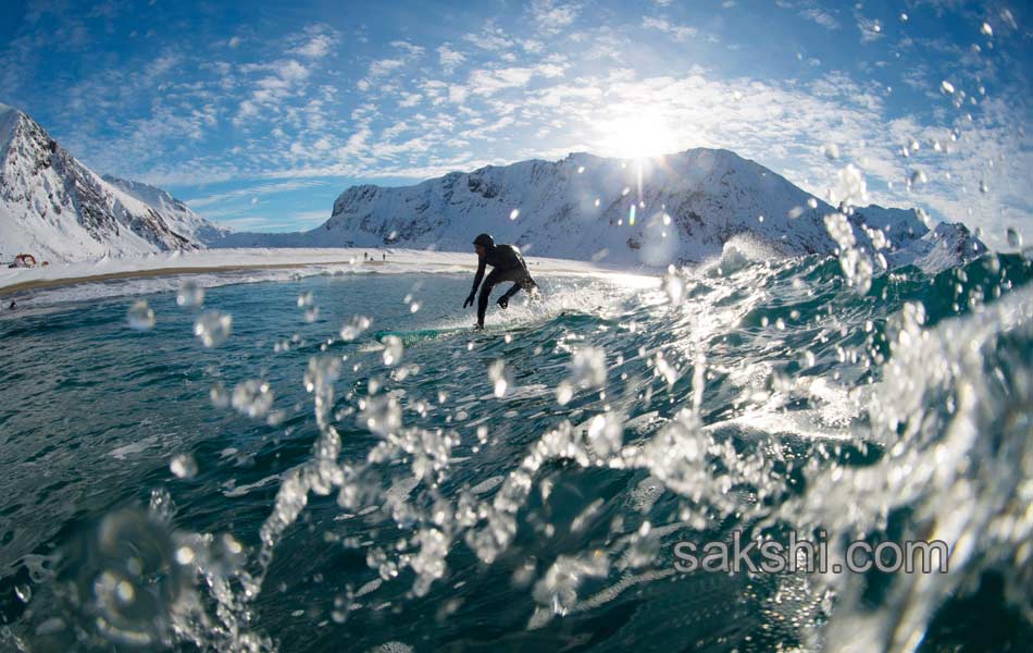 A surfer looks at the Northern lights4