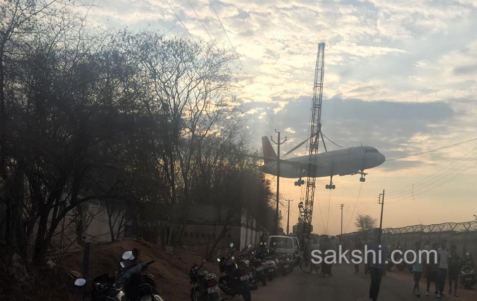 plane collapsed crane falldown in it5