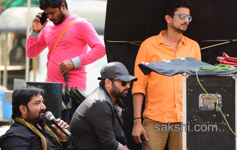 Raja Cheyyi Veste working stills - Sakshi6