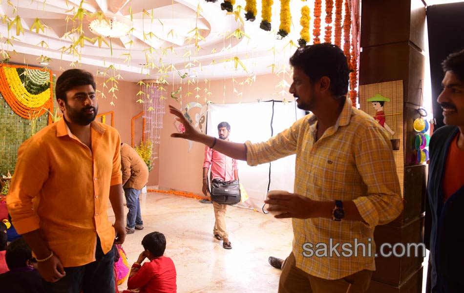 Raja Cheyyi Veste working stills - Sakshi8