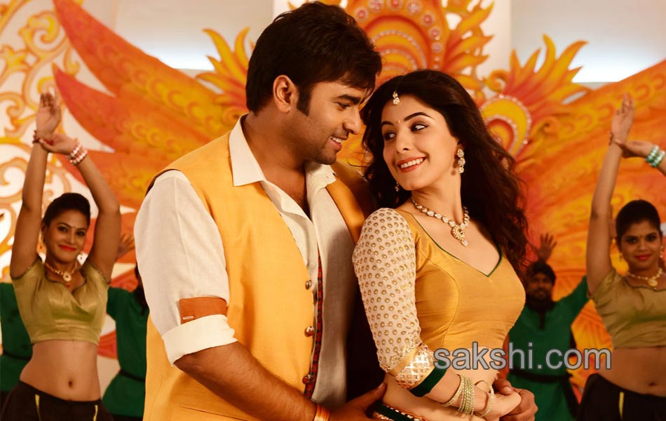 Raja Cheyyi Veste working stills - Sakshi11