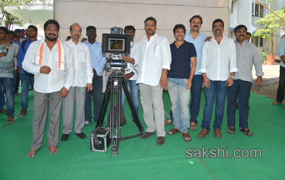 VARUN TEJ and SRINU VAITLA MISTER movie opeing10
