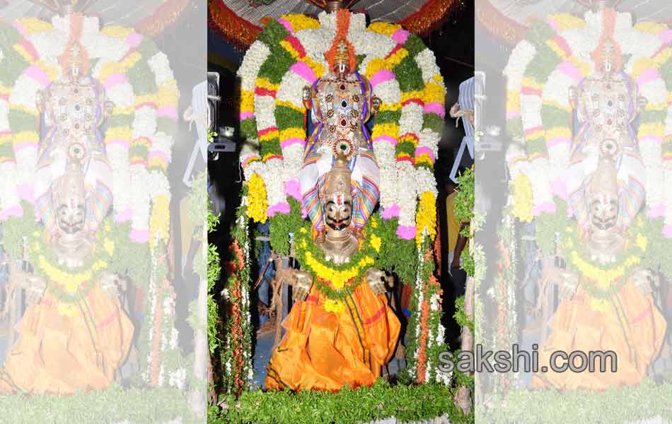 Thousands Witness Chennakesava Rathotsavam21
