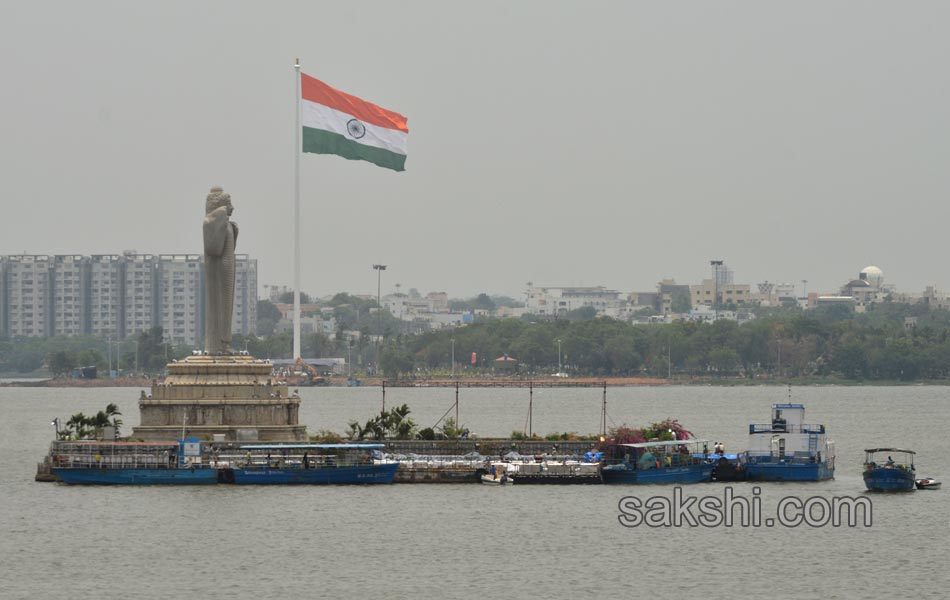 72 feet national flag hoisted by KCR - Sakshi11
