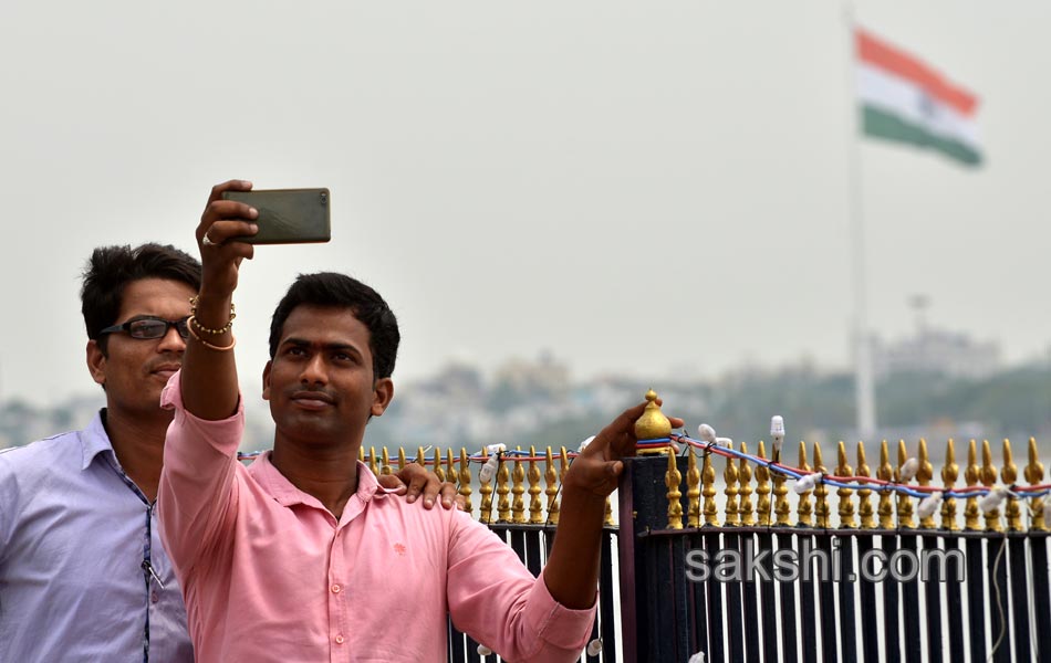 72 feet national flag hoisted by KCR - Sakshi12