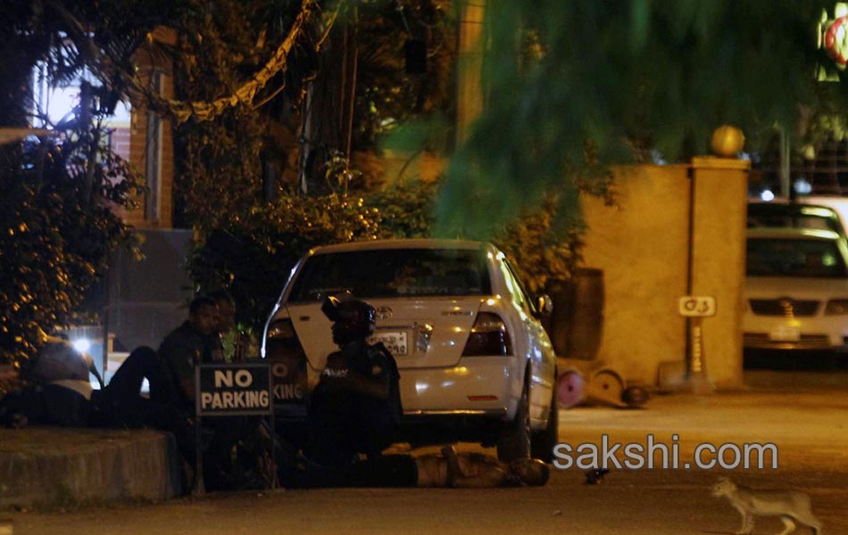 terrorists attack cafe and bakery in dhaka - Sakshi4