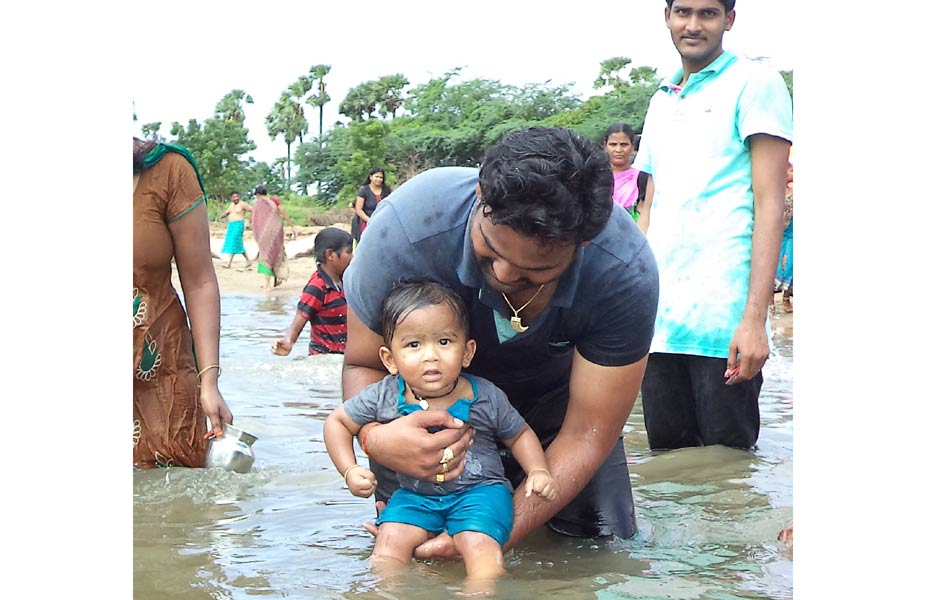 Holly bath of children1