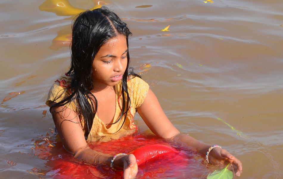 Devotees crowd at Puskara ghats9
