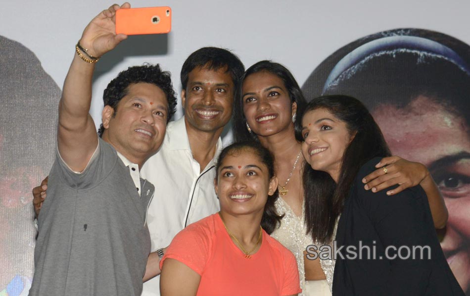 PV Sindhu Sakshi Malik Dipa Karmakar receive BMW cars Sachin Tendulkar lauds tr o3