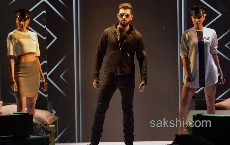 Yuvraj Singh walk unveil of his fashion label YWC in Mumbai - Sakshi6
